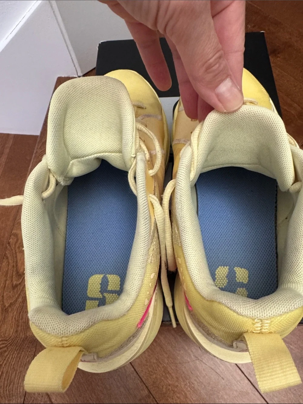 Nike Sabrina 2 Yellow basketball Sneakers citron tint/royal pulse color 6 youth